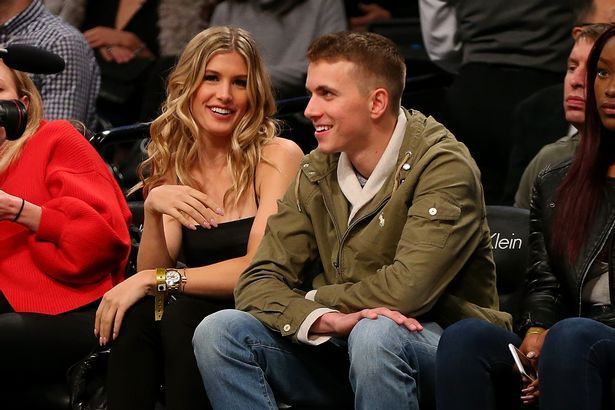 Genie Bouchard paga apuesta de Super Bowl y sale con tuitero - Genie-Bouchard-2