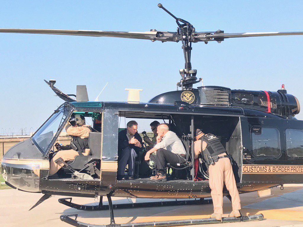 Secretario de Seguridad Nacional sobrevuela frontera México-Estados Unidos