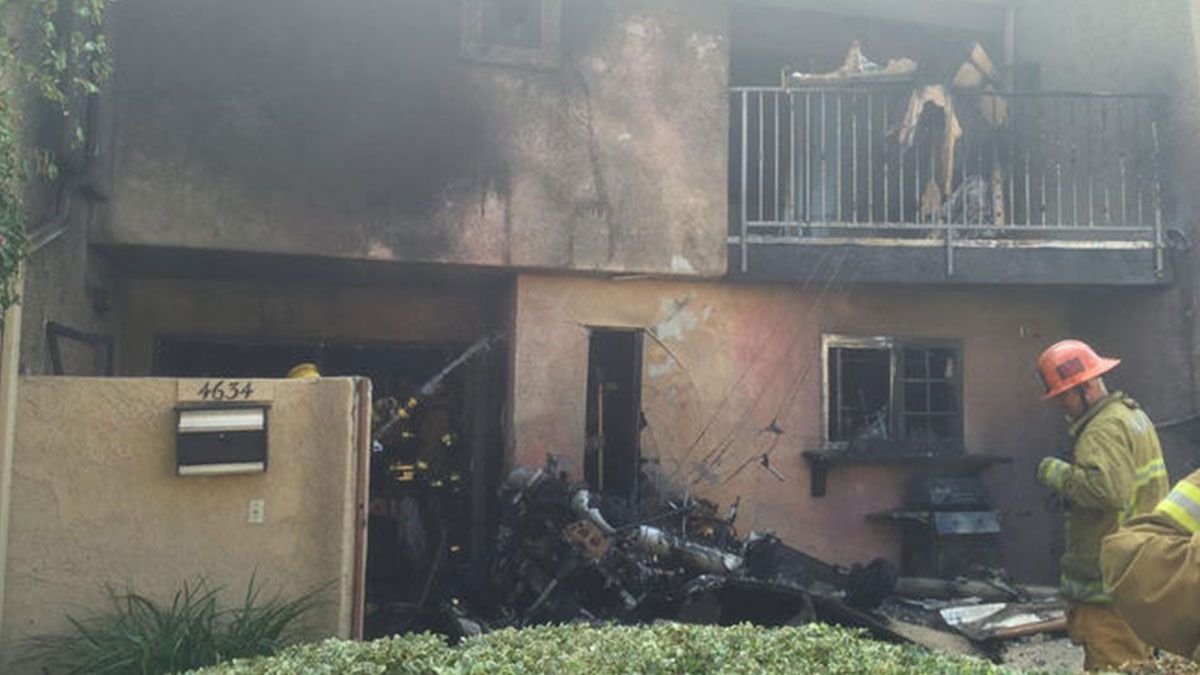 Se estrella avión pequeño sobre departamentos en California - Hawthorne-guldjianlaw