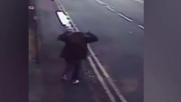 #Viral La reacción de un hombre sin hogar tras encontrar trabajo