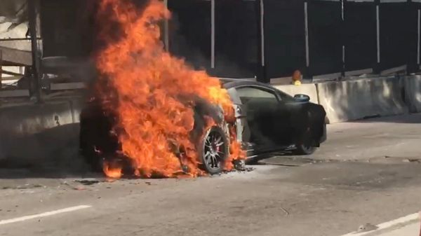 Video: se incendia Lamborghini durante exhibición