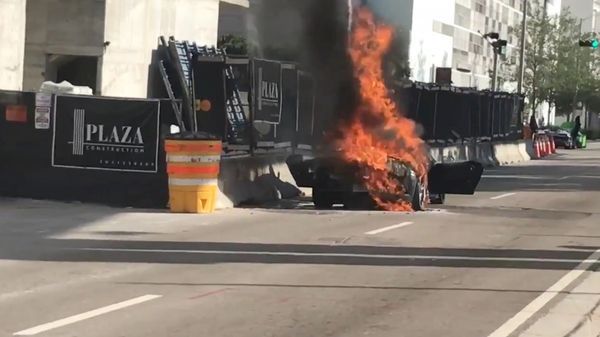 Video: se incendia Lamborghini durante exhibición - Incendio-Lamborghini-Miami-1920-captura-2-1024x575