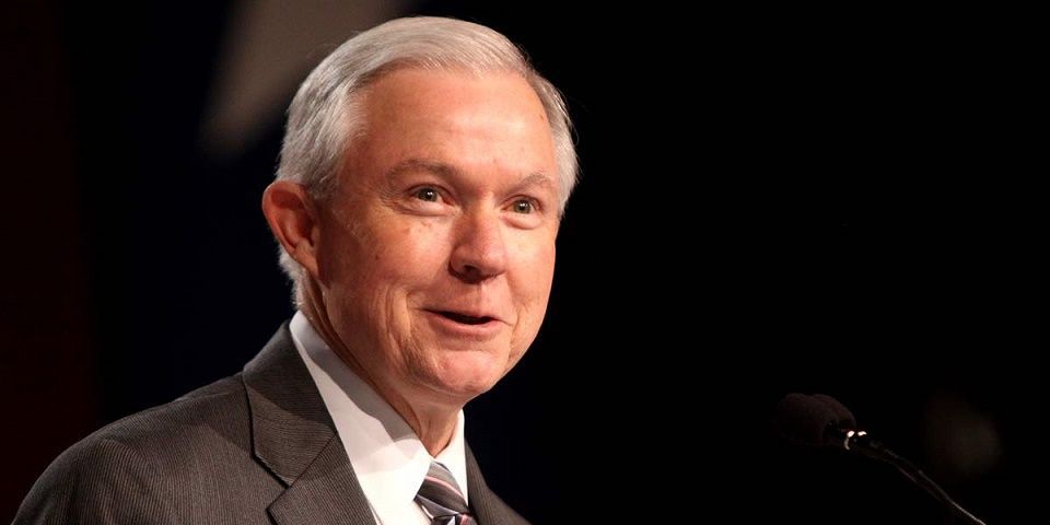 Confirman a Jeff Sessions como fiscal General de Estados Unidos