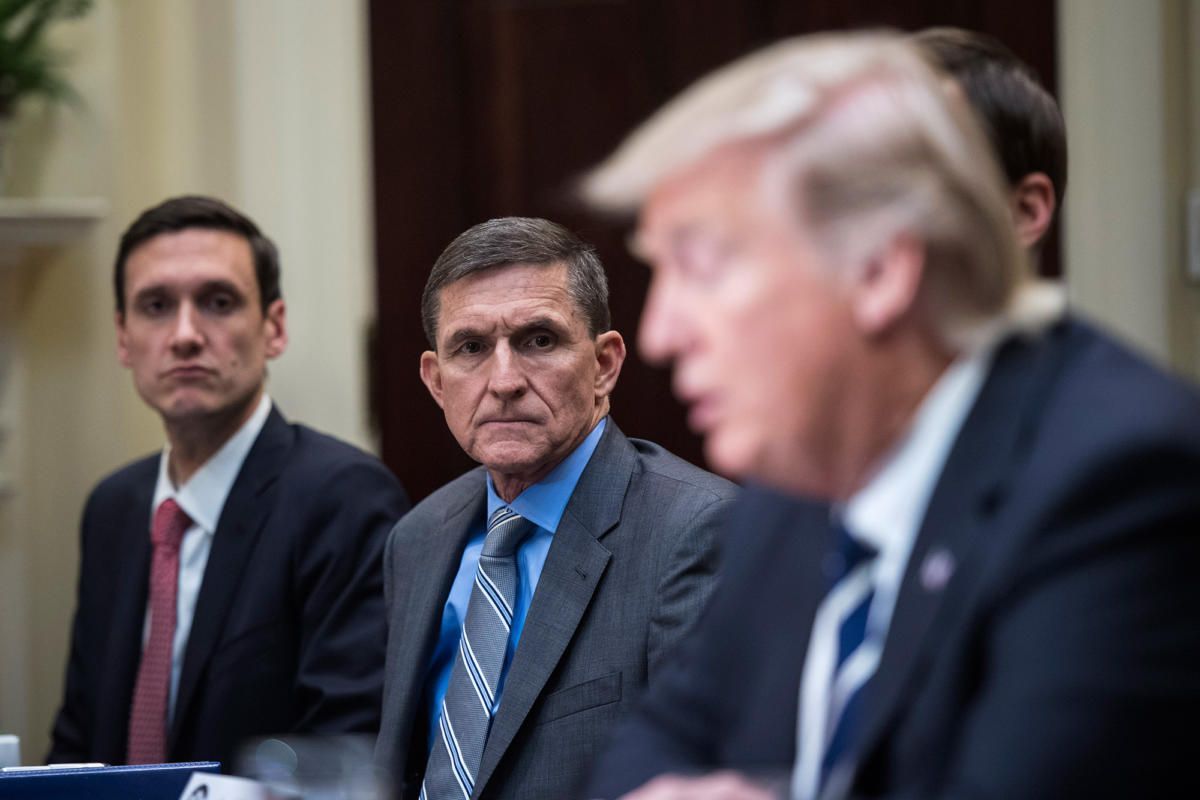 Mueller tiene pruebas suficientes para acusar a exasesor de Trump: NBC - Lizza-Michael-Flynn-White-House-1200
