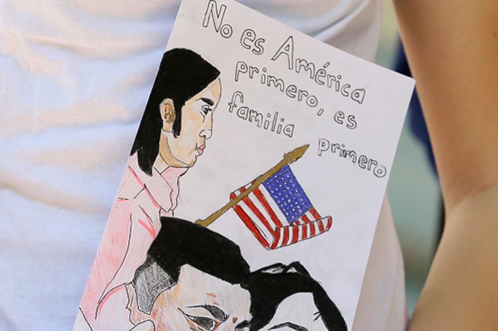 Niños piden al alcalde de Miami que evite deportaciones - Miami-Dade-3