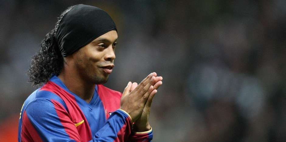 Ronaldinho será embajador del Barça por 10 años