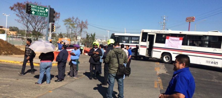 Bloquean pobladores en Oaxaca para designar administrador municipal