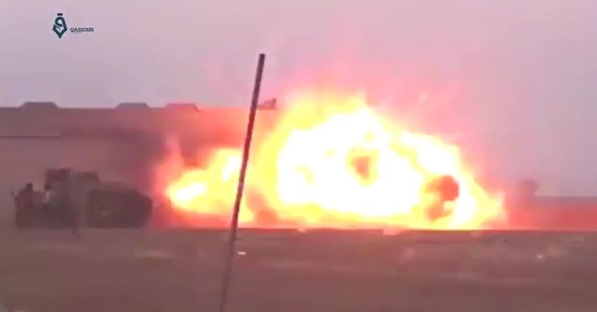 Video: suicida de EI explota sin dañar a nadie