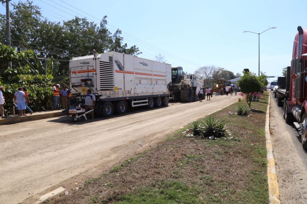 Gobierno de Guerrero pone en marcha reconstrucción del Boulevard de Petatlán - WhatsApp-Image-2017-02-15-at-3.17.28-PM-1024x682