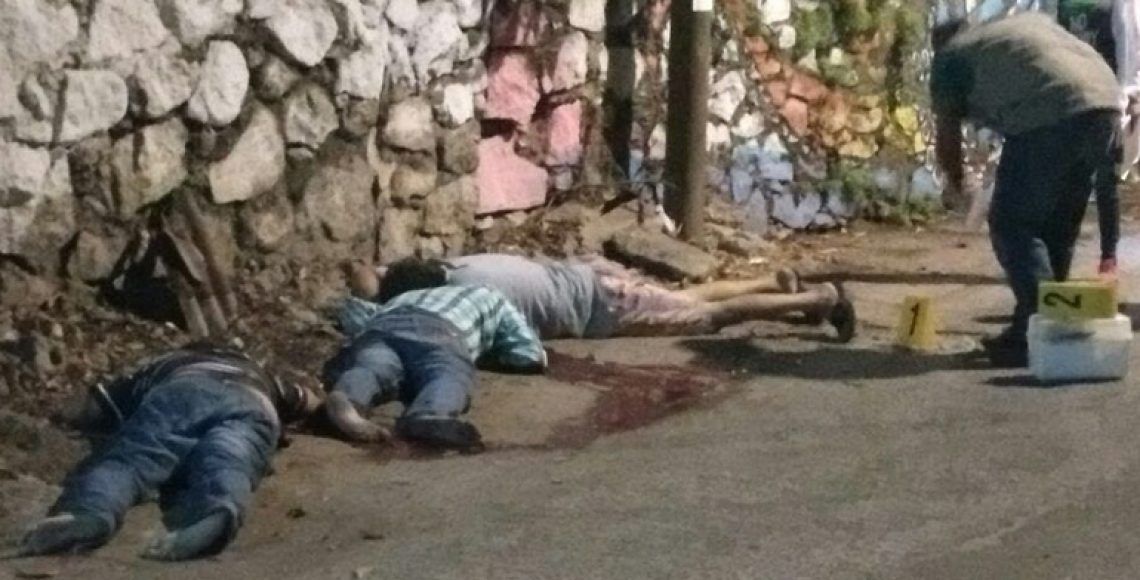 Asesinan a 3 hombres en el centro de Acapulco