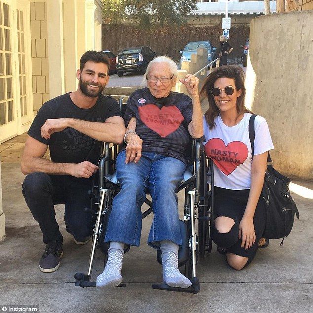 Actor de Hollywood invita a anciana a vivir sus últimos días en su casa - actor-5