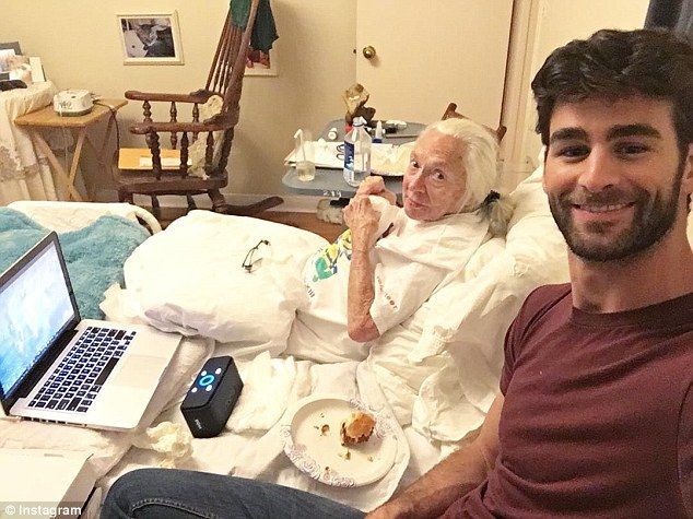 Actor de Hollywood invita a anciana a vivir sus últimos días en su casa - actor-6