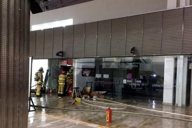 Se incendia Oxxo en el Aeropuerto Internacional de la Ciudad de México