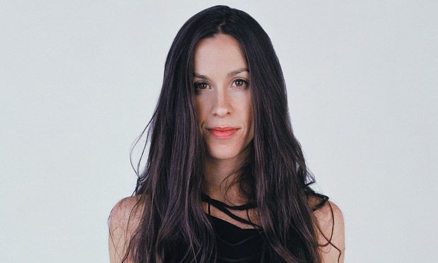 Roban 2 mdd en joyería de casa de Alanis Morissette