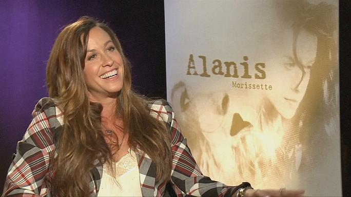 Roban 2 mdd en joyas a Alanis Morissette