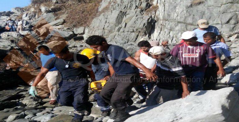 Pescador cae a un risco de 10 metros en Zihuatanejo - anciano-2