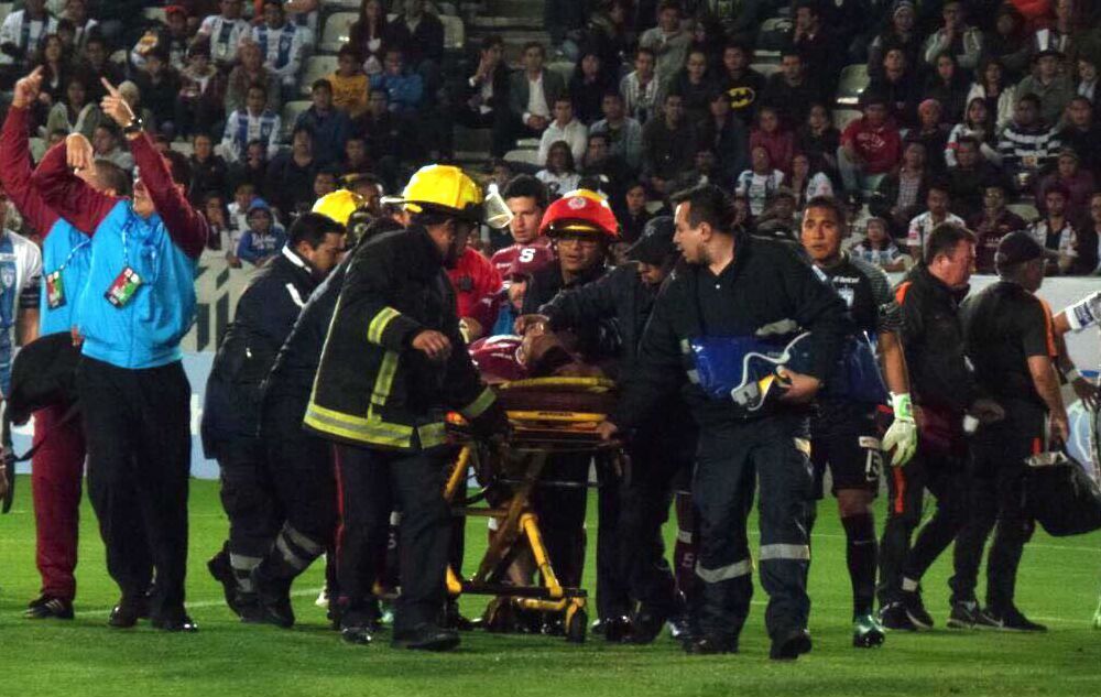 Jugador queda inconsciente en el Pachuca vs Saprissa