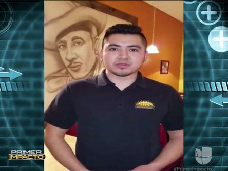 Mujer entrega propina de 100 dólares a mesero latino diculpándose por Trump - arturo-torres