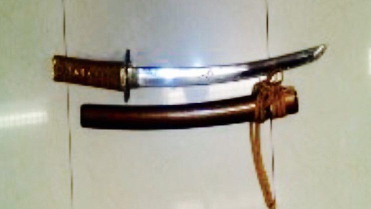 Sujeto asalta con sable microbús en Iztapalapa