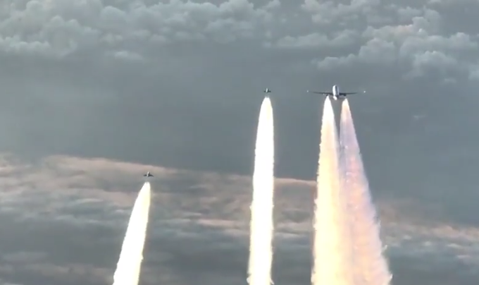 Video: aviones caza alemanes interceptan vuelo de pasajeros