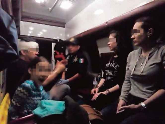 Avión pequeño que transportaba a familia aterriza de emergencia en un monte - avioneta-yucatan