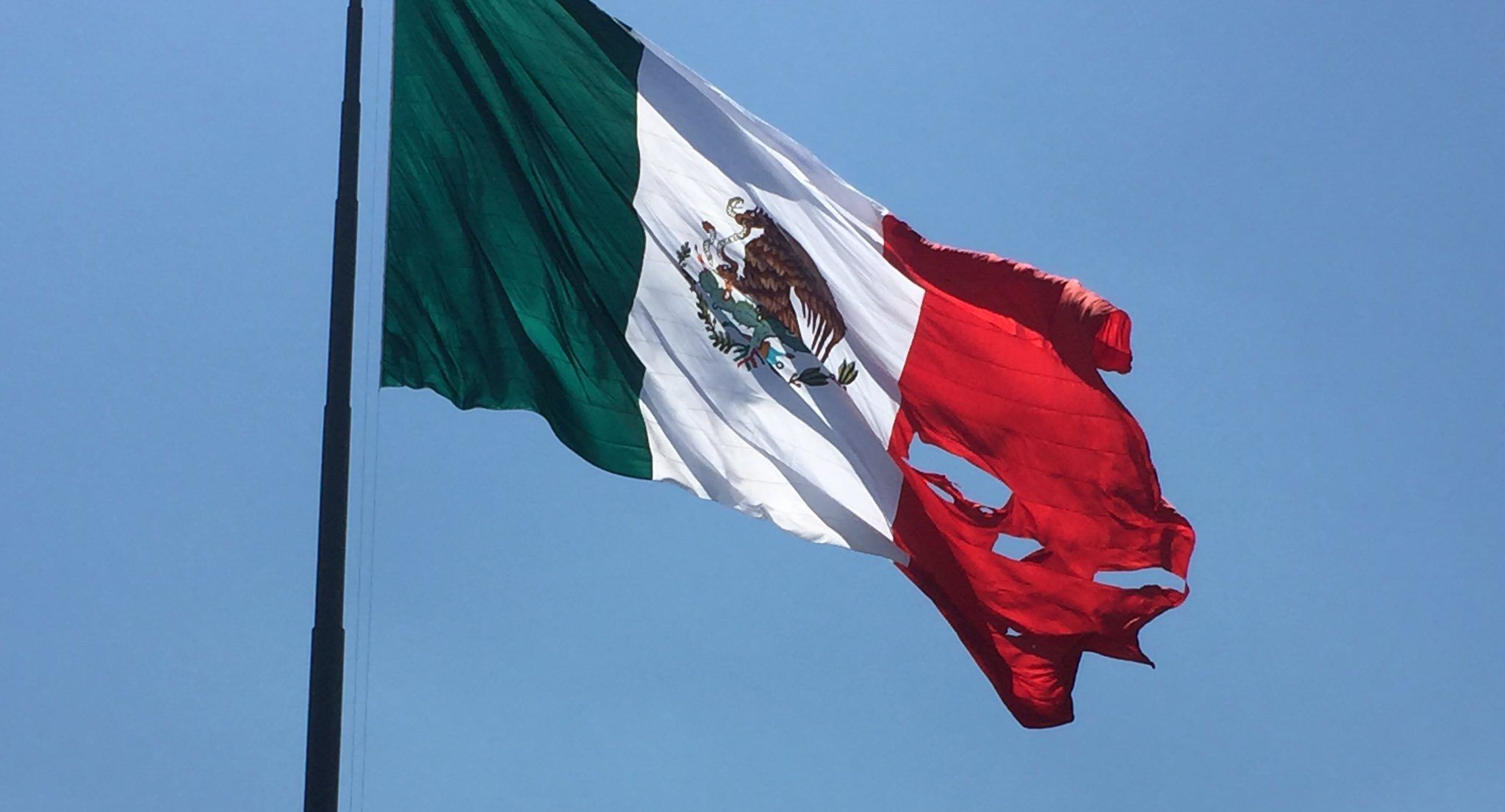 Video: se rompe Bandera de México durante ceremonia en Campo Marte