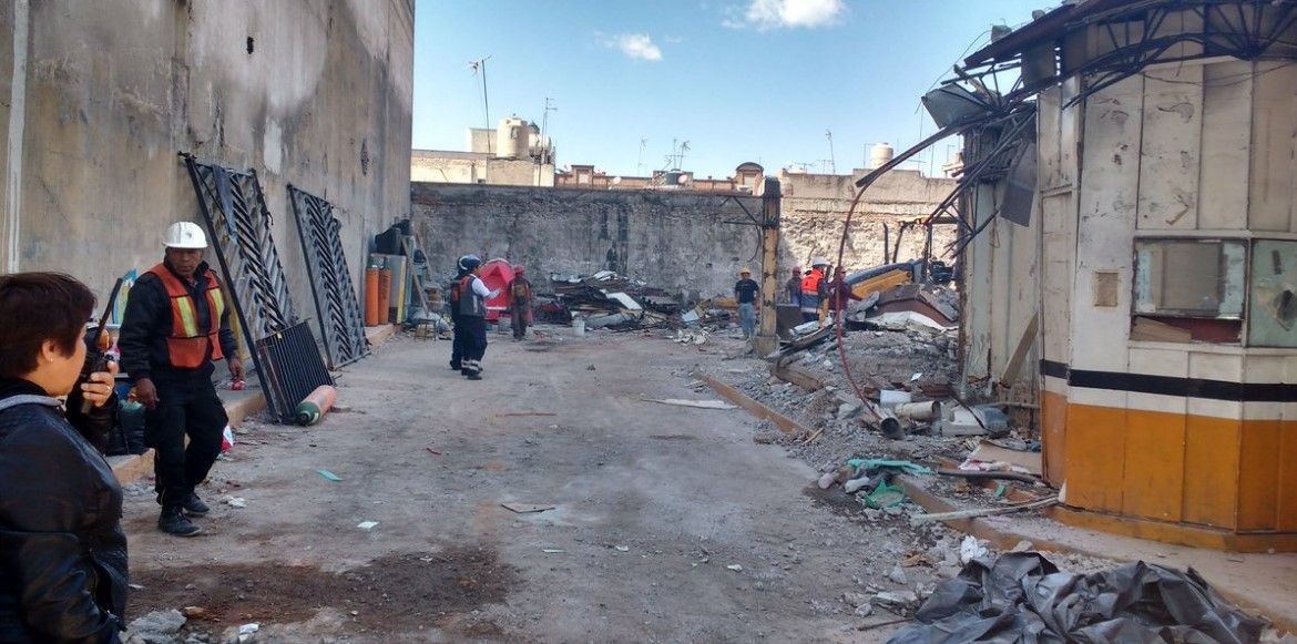 Cae barda en obra de Eje Central