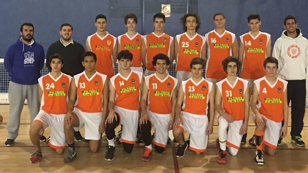Retiran de torneo a equipo de basquetbol por insultar a rival en España