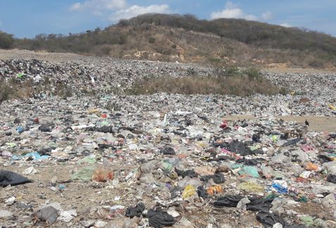 Tiran cuerpo de bebé en basurero de Chiapas