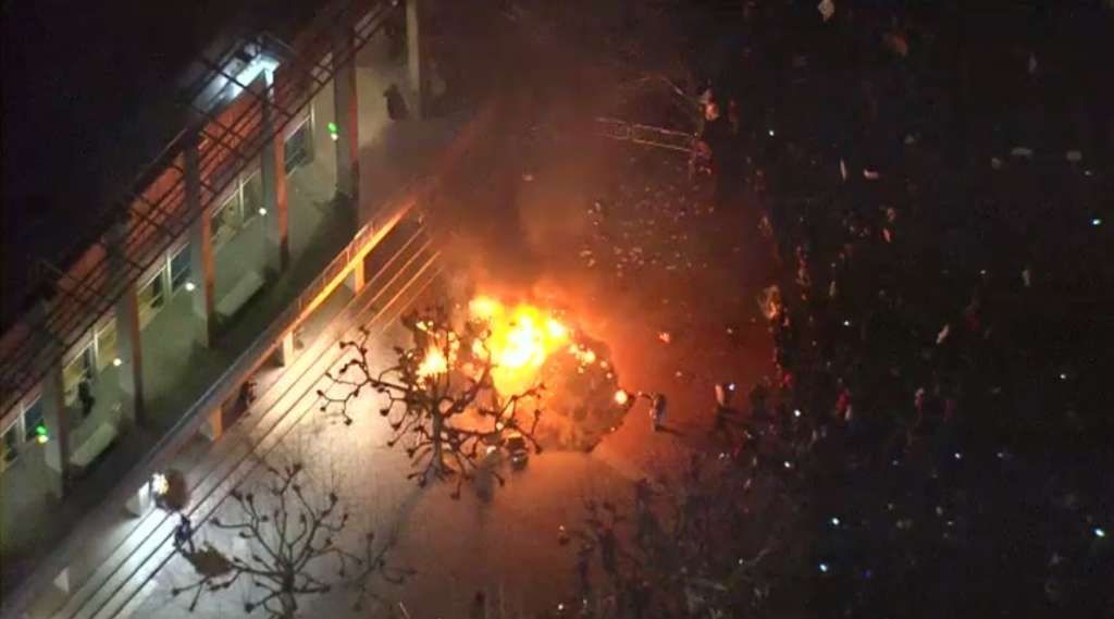 Violentas protestas en Berkeley contra discurso de Milo Yiannopoulos - berkeley-1024x569