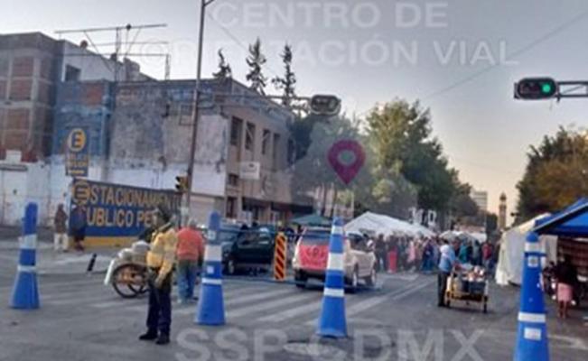 Continúa cerrada avenida Bucareli por manifestantes