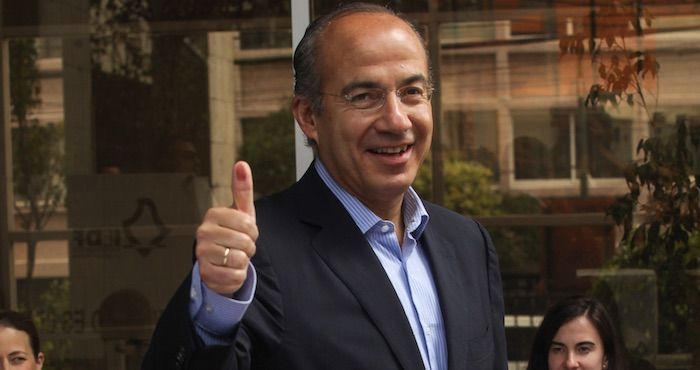 Calderón donó pensión de expresidente a fundación de niños con cáncer