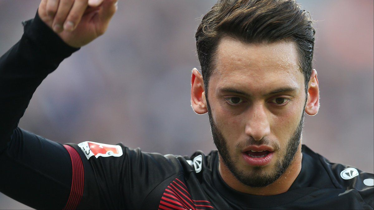 Suspende FIFA a estrella del Leverkusen - calhanoglu-1