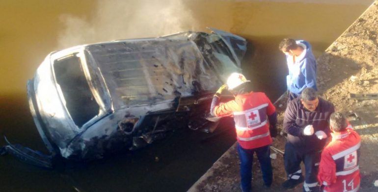 Volcadura deja tres muertos en la autopista México-Morelia