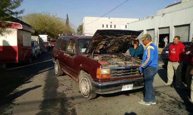 Hombre es atropellado por su propia camioneta en Monterrey