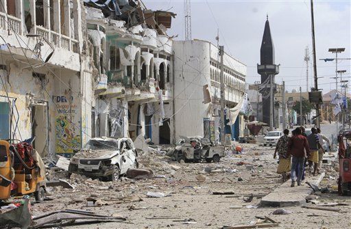 Mueren 34 personas por coche bomba en Somalia - car-bomb-somalia-4