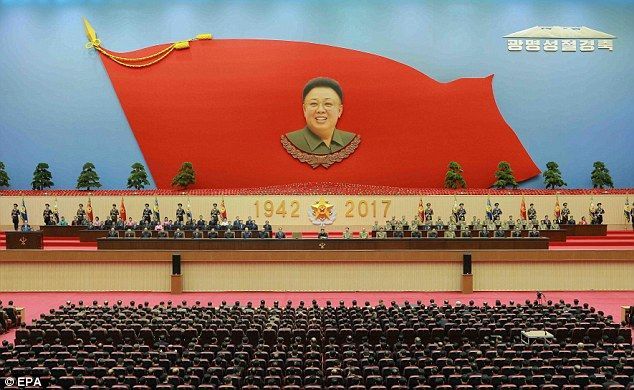 ¿Qué implica la reunión de Kim Jong-un con Moon Jae-in? - celebración-kim-jong-il