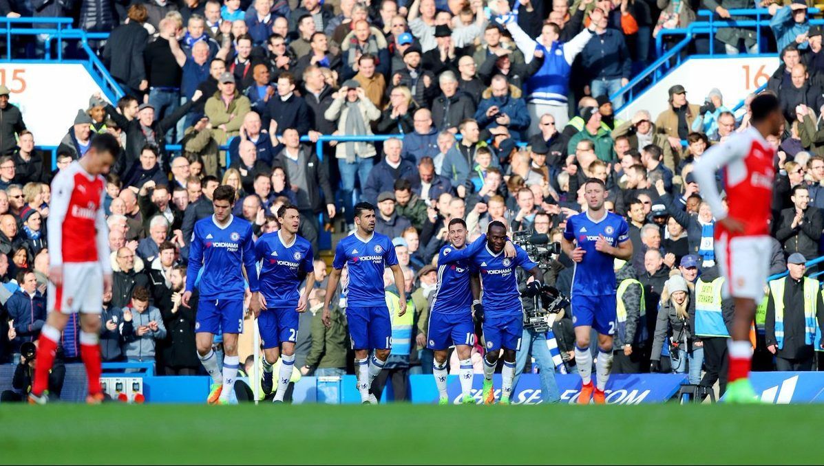 Chelsea vence a Arsenal y se aleja en la Liga Premier