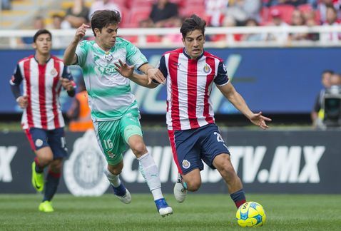 Rodolfo Pizarro salva a Chivas de la derrota - chivas-santos-3