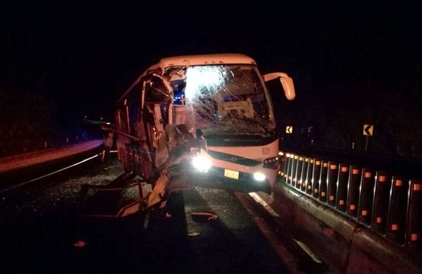 Choque en autopista México-Puebla deja 1 muerto y 20 heridos