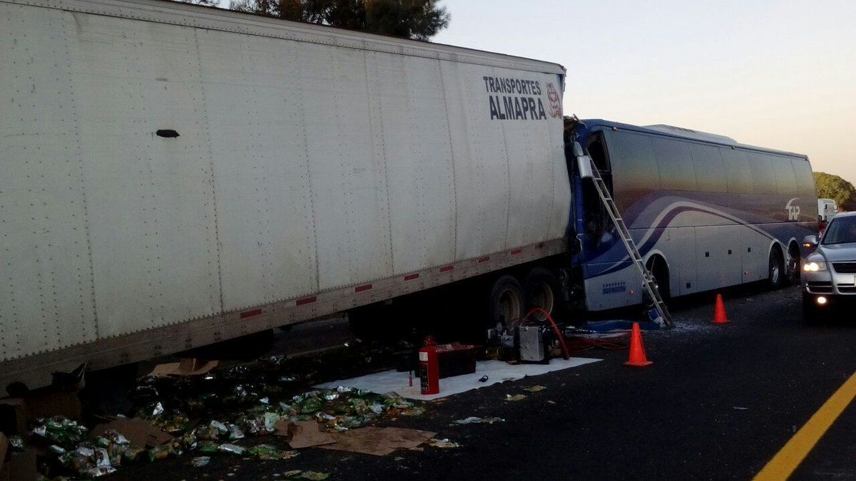 Choque en autopista México-Guadalajara deja dos muertos