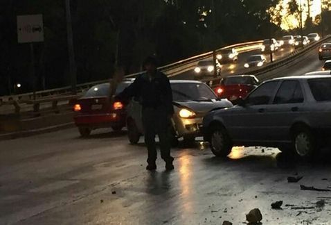 Aceite provoca carambola en Circuito Interior