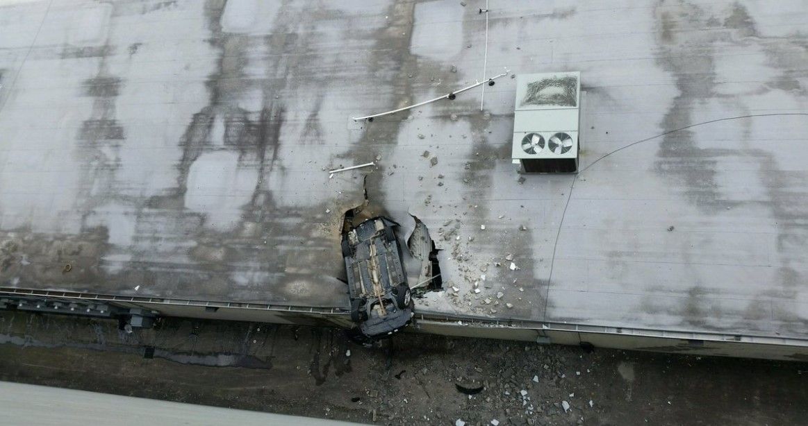 Joven sobrevive a caída de coche desde séptimo piso