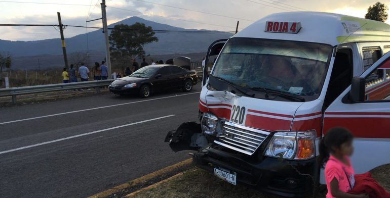 Accidente carretero deja 10 heridos accidente en Michoacán - combi-buena-770x392
