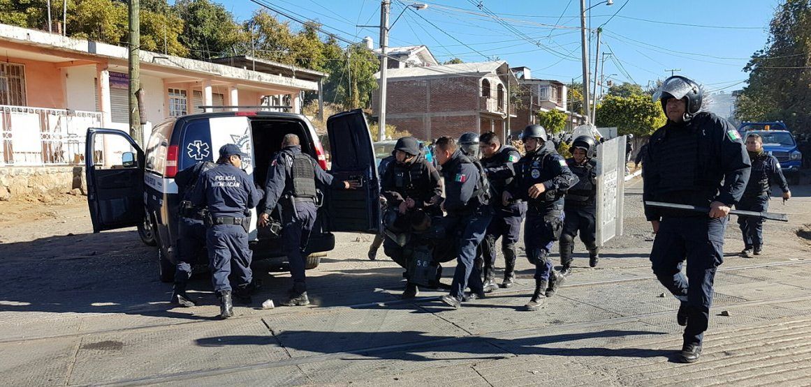 Detienen a 15 comuneros en Michoacán