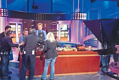 Conan O'Brien graba su late show en México - conan-1
