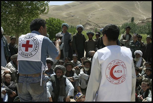 Yihadistas asesinan a trabajadores de Cruz Roja en Afganistán - cruz-roja