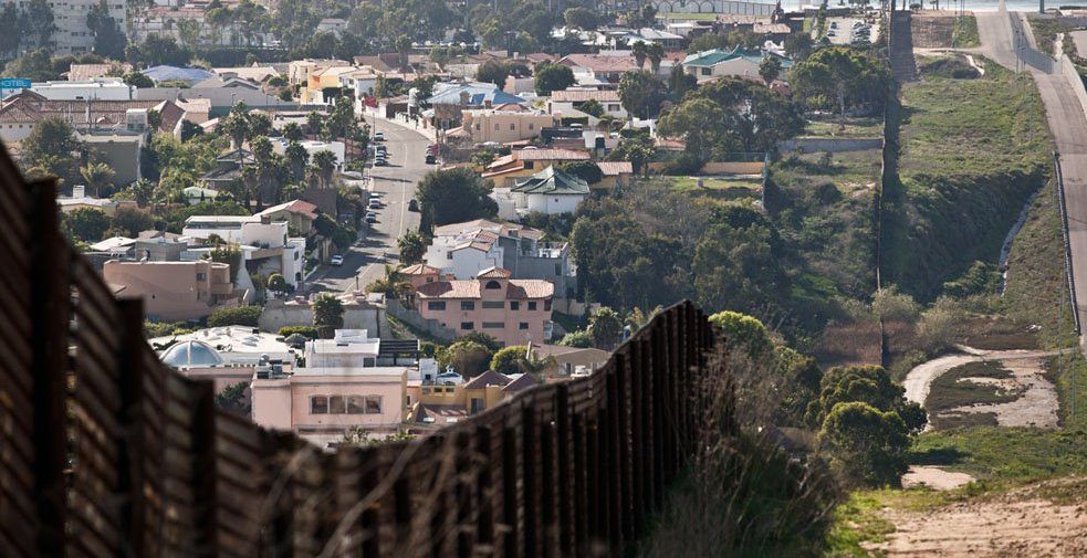 Mexicano se suicida al ser deportado