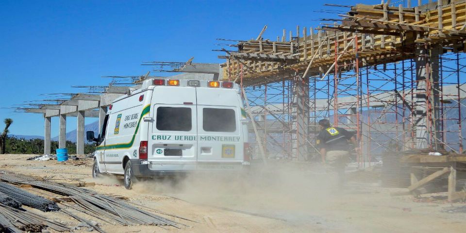 Derrumbe deja dos muertos y dos heridos en Monterrey