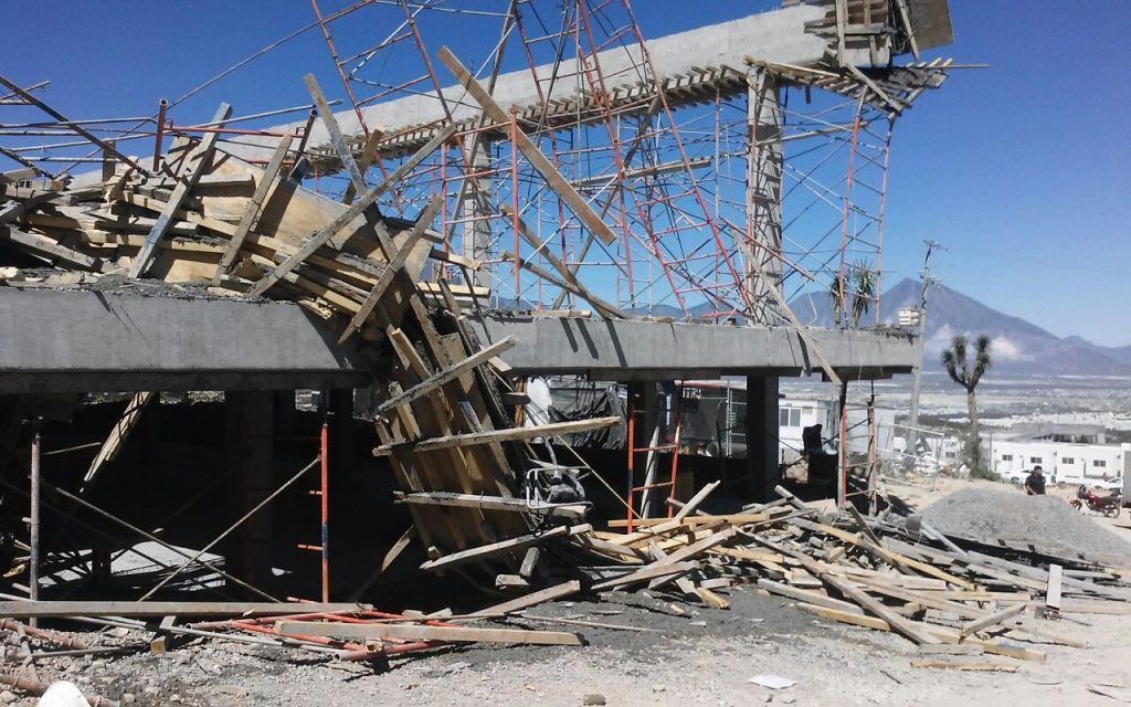 Derrumbe deja dos muertos y dos heridos en Monterrey - derrumbe6-1024x640